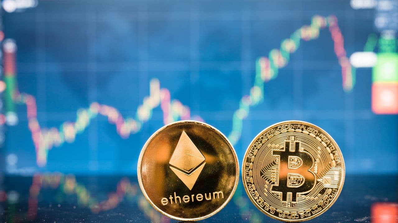 ビットコインとイーサリアム下落するも、BTCETFのプレセールは100万ドルに迫る